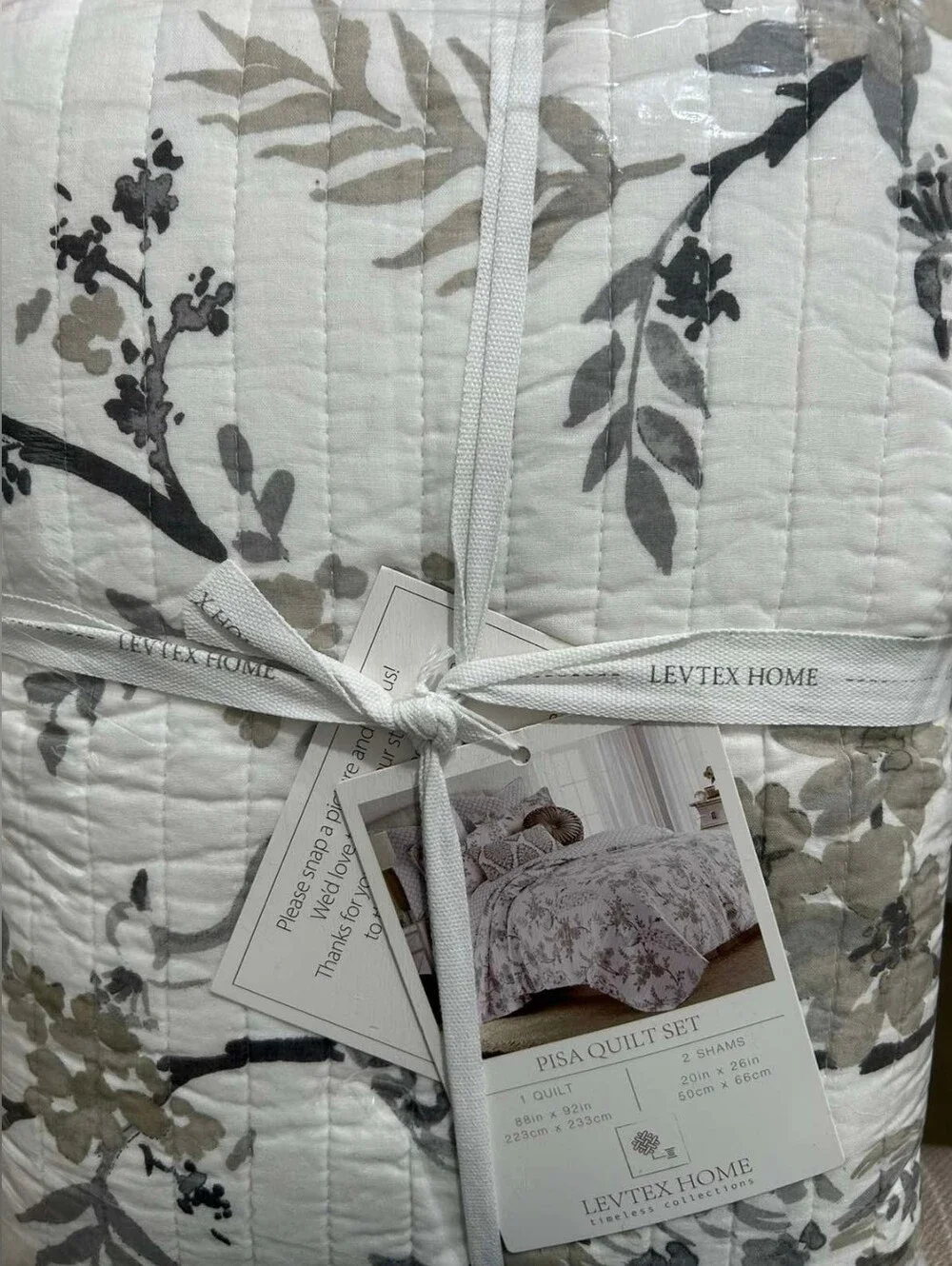 Levtex Home Pisa Reversible Full/Queen Quilt Set (88x92in) with 2 Pillow Shams